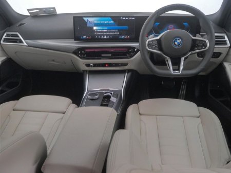 2025 BMW 3 Series - view 4