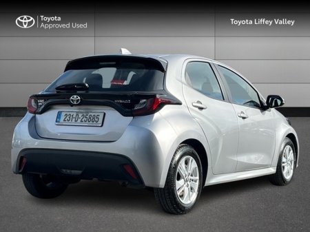 2023 Toyota Yaris - thumbnail 2