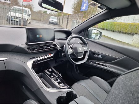 2023 Peugeot 5008 - thumbnail 8