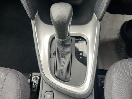 2025 Toyota Yaris Cross - thumbnail 15