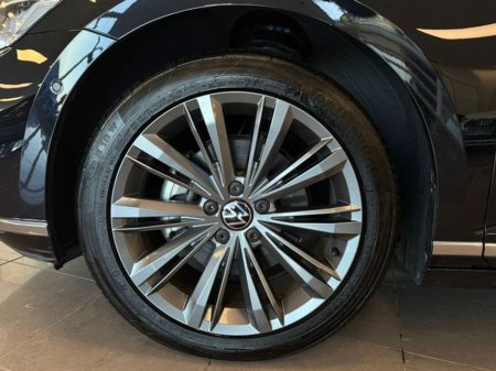 2022 Volkswagen Passat 2.0 TDI 150HP Elegance DSG €29,995 thumbnail