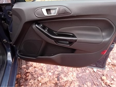 2013 Ford Fiesta - thumbnail 16