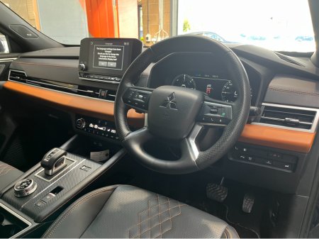 2023 Mitsubishi Outlander - thumbnail 10