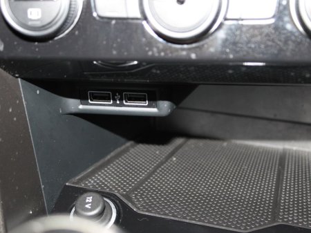 2019 Volkswagen T-Roc Design 1.6tdi M6f115hp 5DR €20,500 thumbnail