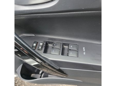 2017 Toyota Auris Hybrid €15,950 thumbnail