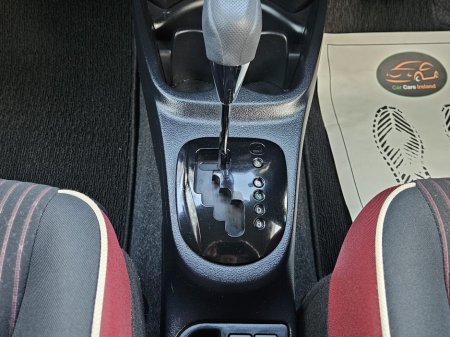 2017 Toyota Vitz - thumbnail 27