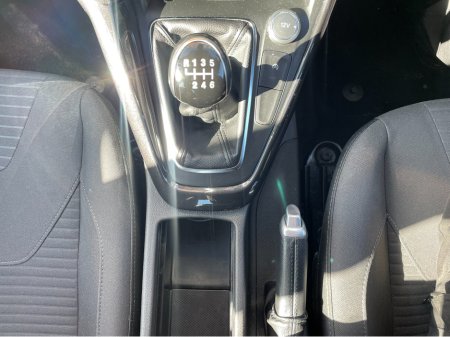 2017 Ford Focus - thumbnail 18