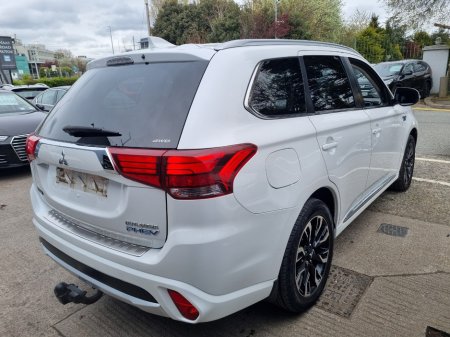 2016 Mitsubishi Outlander - thumbnail 6