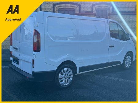 2019 Renault Trafic SPORT NAV  ENERGY 1.6DCI(NO VAT) *1 YEAR UNLIMITED MILEAGE WARRANTY* €13,900 thumbnail