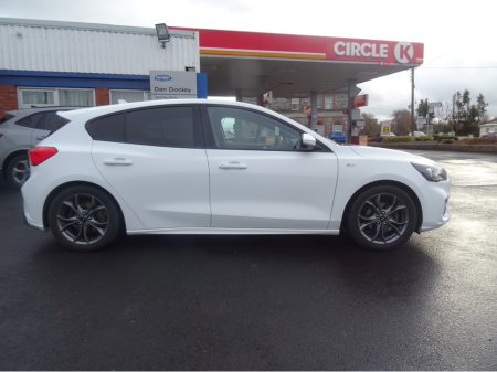 2019 Ford Focus ST-LINE 1.0 ECOBOOST 125 125PS 4DR €18,450 thumbnail