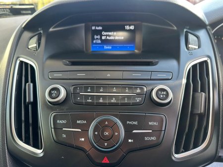 2017 Ford Focus - thumbnail 9