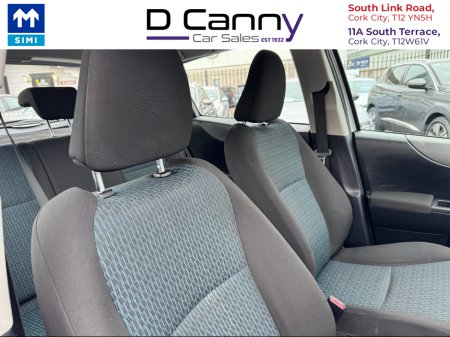 2012 Toyota Yaris - thumbnail 11