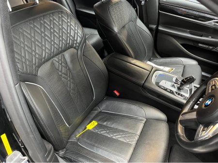 2018 BMW 7 Series 2018 BMW 740E iPERFORMANCE M-SPORT 2.0 AUTOMATIC / CRUISE CONTROL / 360° PARKING CAMERA / ELECTRIC MEMORY HEATED & MASSAGING SEATS / REAR HEATED SEATS / PADDLE SHIFTERS thumbnail