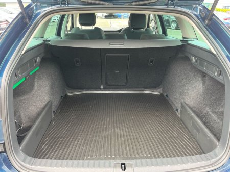 2023 Skoda Octavia COMBI AMBITION 1.0TSI 110HP DSG €26,995 thumbnail