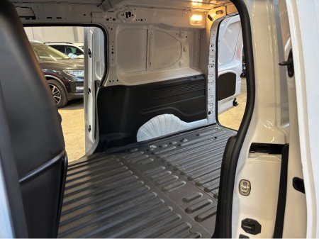 2024 Citroen Berlingo LX BLUEHDI 100 LWB Only 17000 kms THIS PRICE IS VAT INCLUSIVE Finance Available own this van from €90 per week €20,999 thumbnail