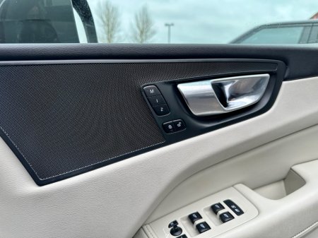 2022 Volvo XC60 - thumbnail 21