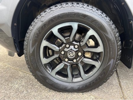 2023 Toyota Hilux INVINCIB X D-4D 4WD INVINCIBLE DCB €44,900 thumbnail