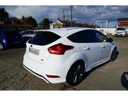 2018 Ford Focus - thumbnail 9