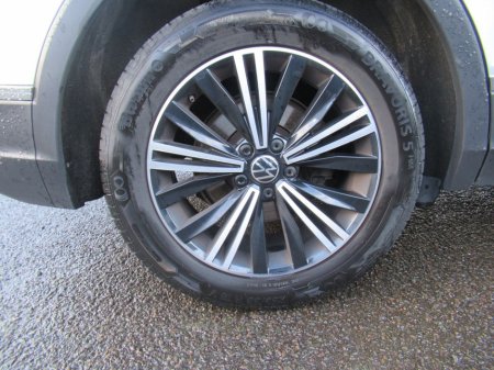 2023 Volkswagen Tiguan Life 2.0tdi M6F 122HP 5 €33,990 thumbnail