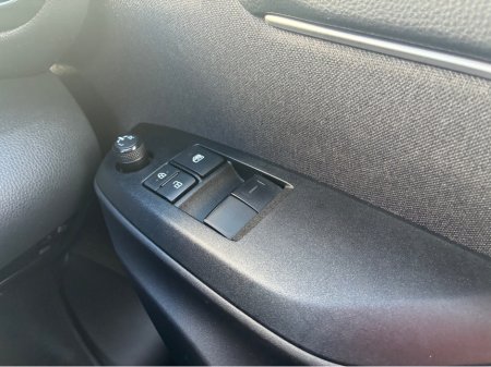 2023 Toyota Yaris - thumbnail 12