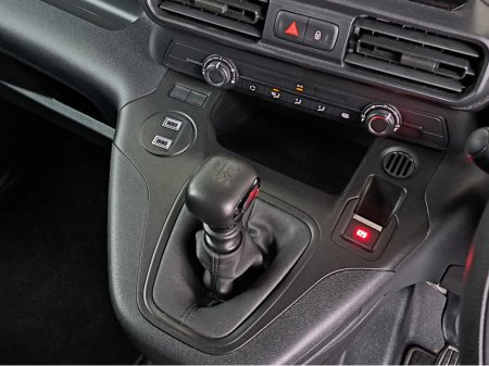 2025 Opel Combo SPORTIVE L1H1 1.5TD 100BHP **REVERSING CAMERA** €19,919 thumbnail