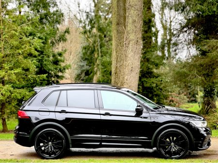 2023 Volkswagen Tiguan - view 4