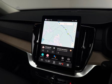 2025 Volvo XC90 PLUS T8 RECHARGE 2.0 PHEV AWD *7 SEATER* €81,990 thumbnail