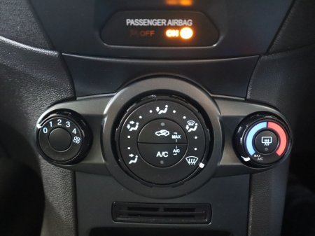 2017 Ford Fiesta *38* ZETEC 1.25 60PS M5 5DR MCA 4DR €9,900 thumbnail