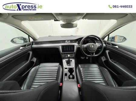 2020 Volkswagen Passat - view 2