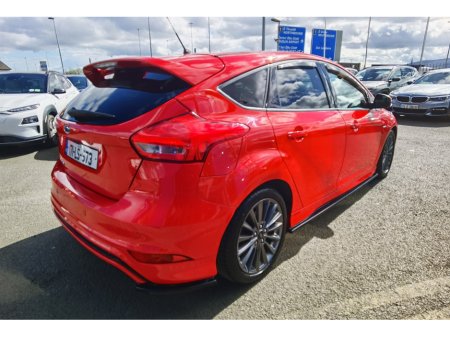 2017 Ford Focus - thumbnail 7