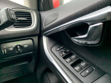 2014 Volvo V40 VOLVO V40 1.6 T4 180 BHP AUTO R-DESIGN // VERY LOW MILEAGE // EXCELLENT CONDIITION // TIMING BELT/WATE PUMP REPLACED // €9,950 thumbnail