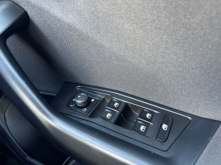 2024 Volkswagen T-Roc T-ROC EDITION 75 1.0TSI M6F 116HP €29,975 thumbnail