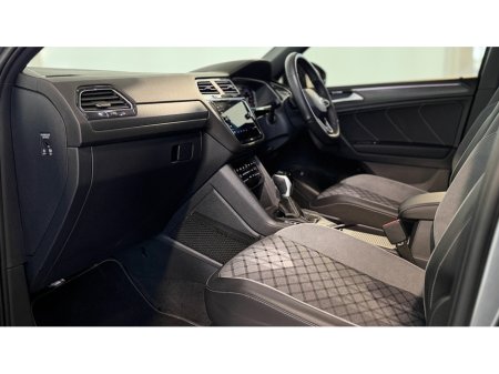 2024 Volkswagen Tiguan A7 R-LINE 2.0 TDI D7F 150 €54,900 thumbnail