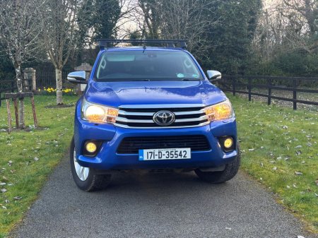 2017 Toyota Hilux - thumbnail 3