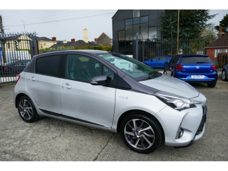 2020 Toyota Vitz - photo 2