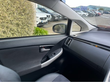 2015 Toyota Prius - thumbnail 15