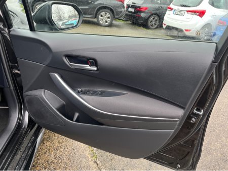 2023 Toyota Corolla LUNA HATCHBACK AUTOMATIC 1.8 PETROL //LOW MILES//REVERSE CAMERA//ADAPTIVE CRUISE CONTROL//CARPLAY// €24,950 thumbnail