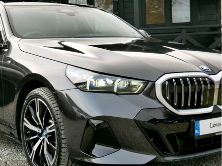 2025 BMW 5 Series - thumbnail 8
