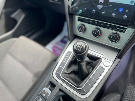 2015 Volkswagen Passat - thumbnail 4