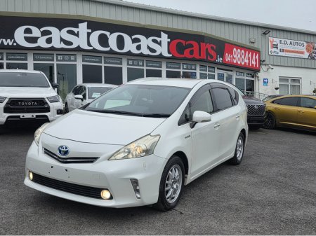 2014 Toyota Prius Alpha - thumbnail 5