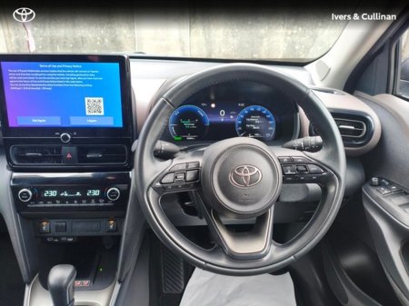 2025 Toyota Yaris Cross - thumbnail 6