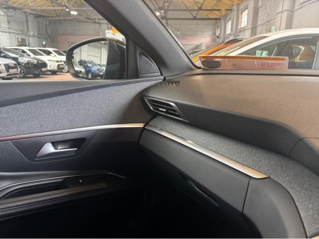 2023 Peugeot 3008 - thumbnail 10