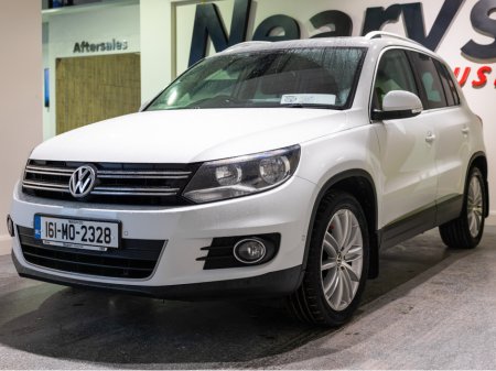 2016 Volkswagen Tiguan - view 3