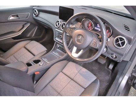 2017 Mercedes-Benz GLA Class GLA 180 *HALF LEATHER*REVERSE CAM*PARK SENSORS* thumbnail