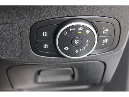 2020 Ford Focus - thumbnail 24