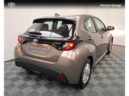 2024 Toyota Yaris YARIS 1.5 HYBRID LUNA €24,995 thumbnail