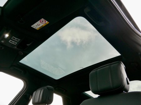 2025 Land Rover Discovery  €138,950 thumbnail