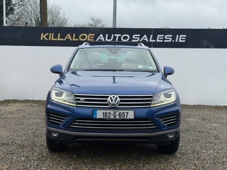 2018 Volkswagen Touareg - view 2