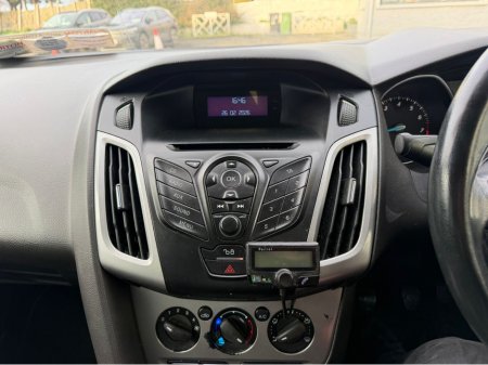 2011 Ford Focus - thumbnail 16