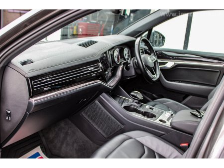 2021 Volkswagen Touareg - thumbnail 23